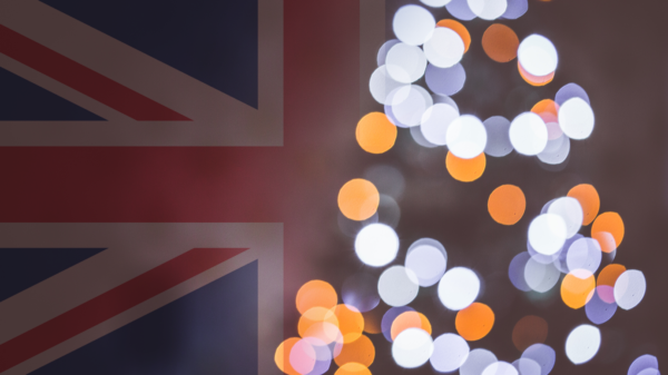 choinka na tle brytyjskiej flagi